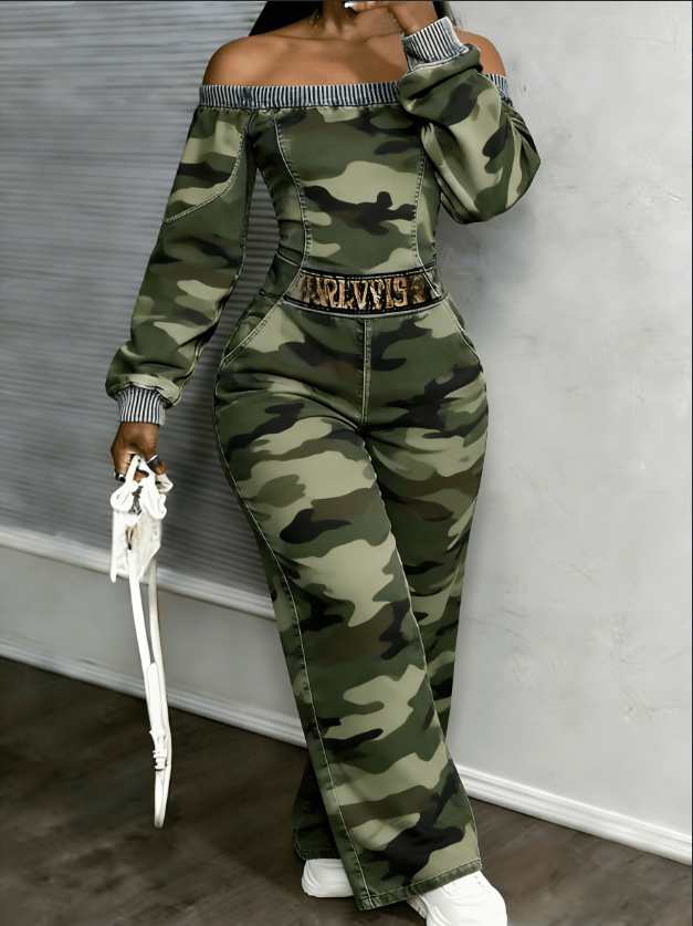 جمبسوت نسائي مموه بكتف مكشوف وأرجل واسعة