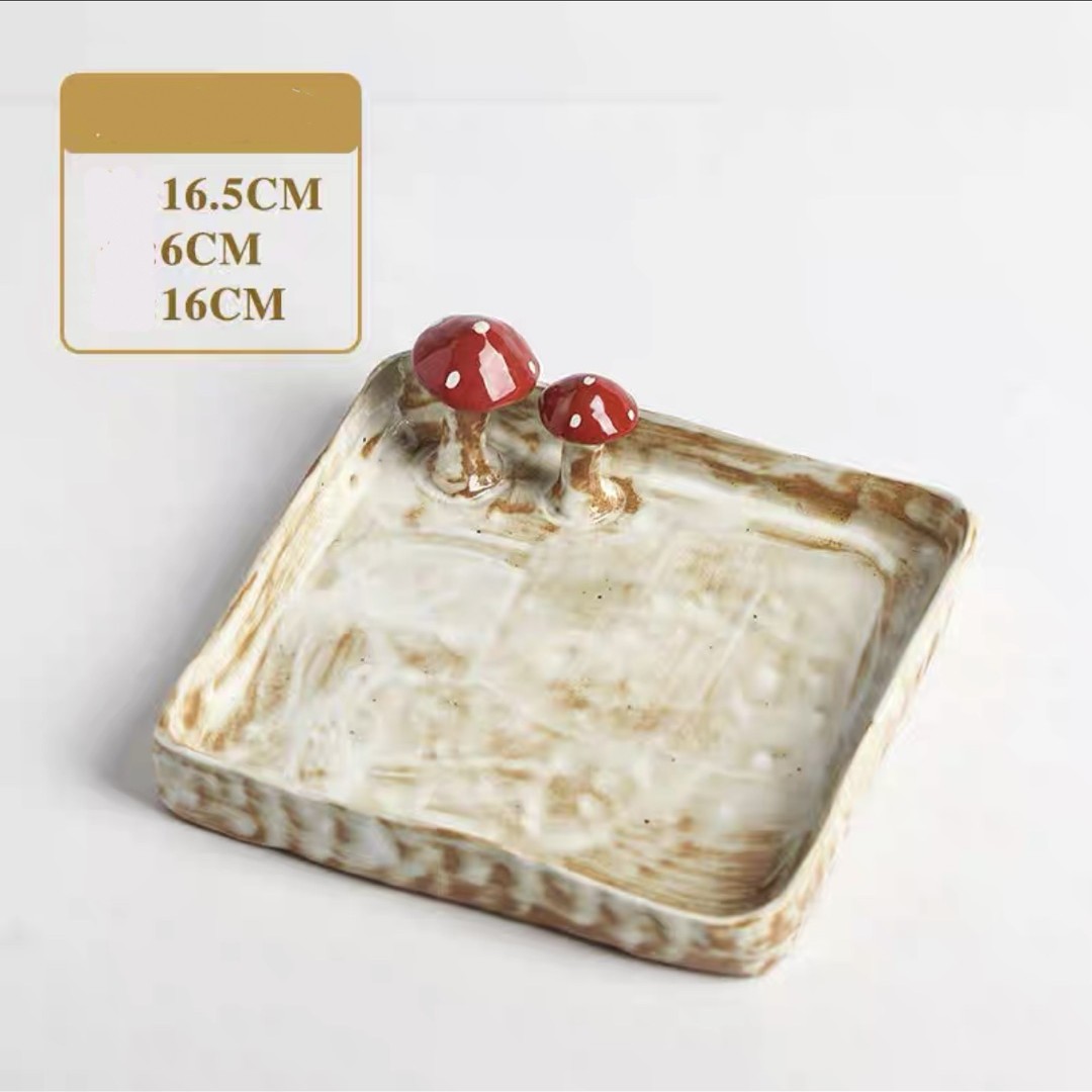 Mushroom square plate red