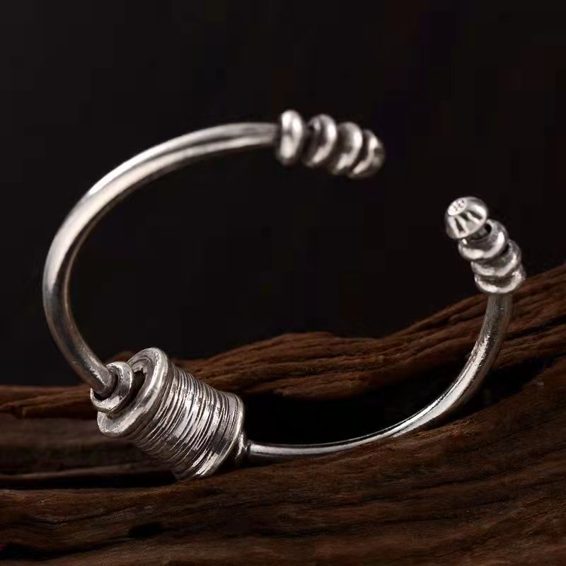 Manual Opening Retro Bracelet With Warp Spinner