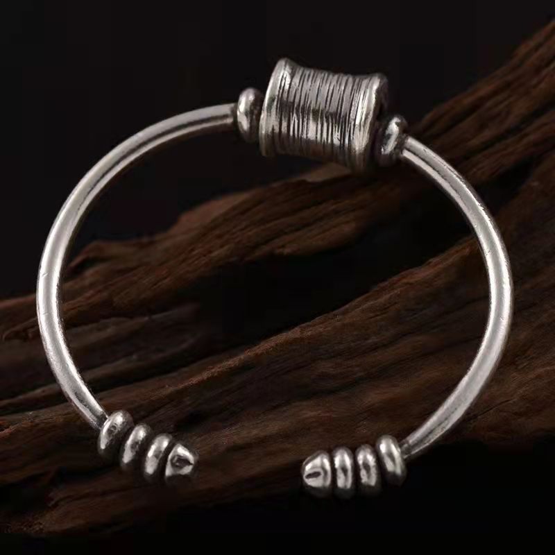 Manual Opening Retro Bracelet With Warp Spinner