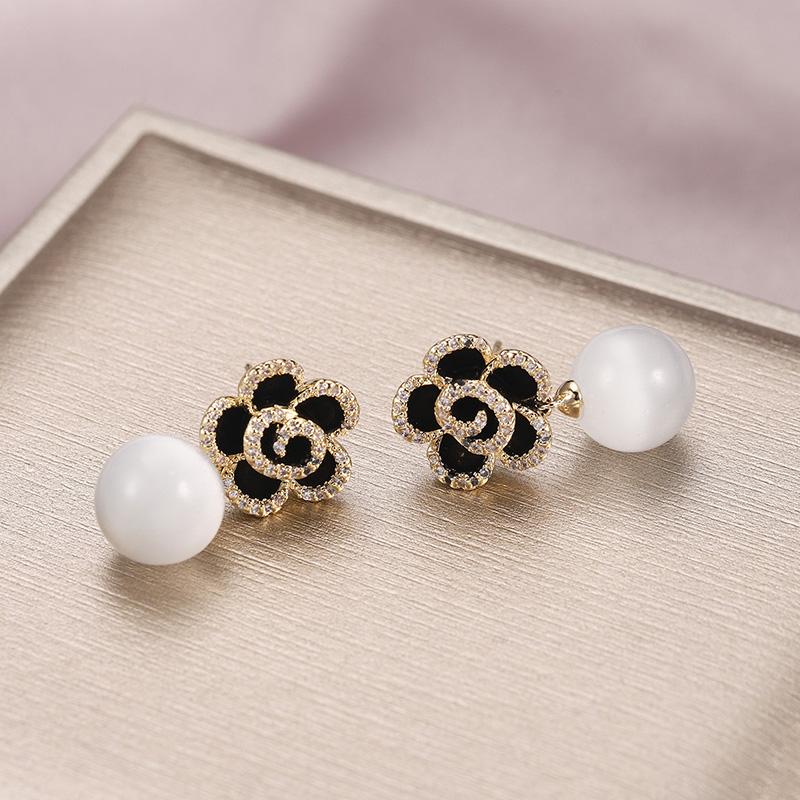 Niche Earrings Retro European And American Fold Earrings Irregular