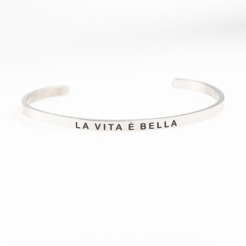 Title 2, Brazalete con letras de acero inoxidable de 4 mm