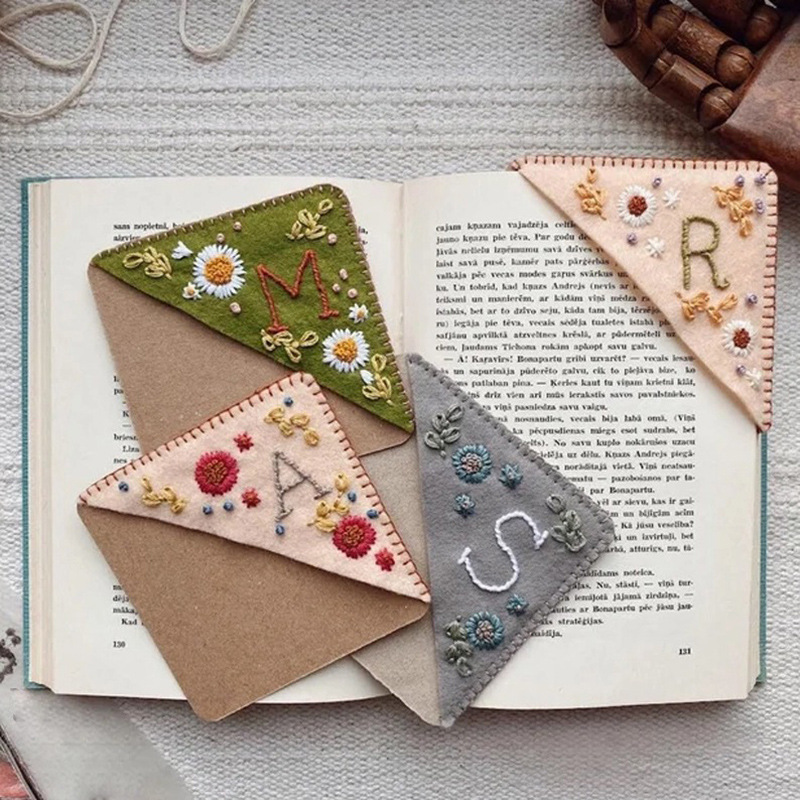 Personality Handmade Embroidery Corner Bookmark Felt Triangle Mark — image 1