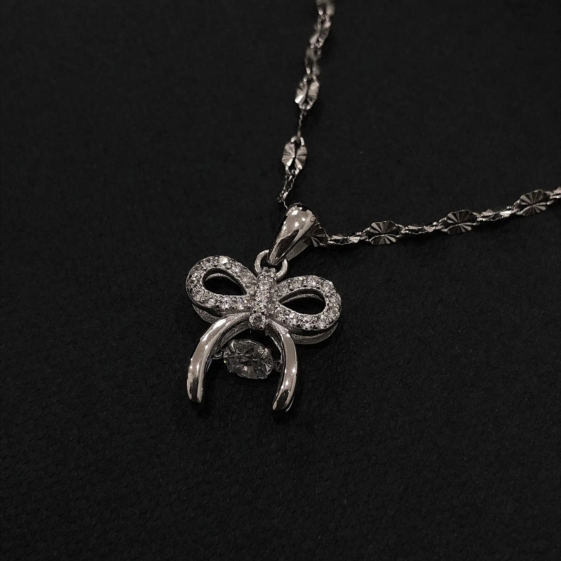 Light Luxury Niche Bowknot Smart Pendant Temperament Sweet Beating