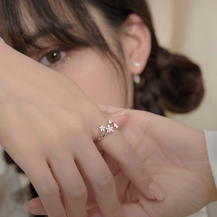 925 Sterling Silver Daisy Flower Niche Design Ring