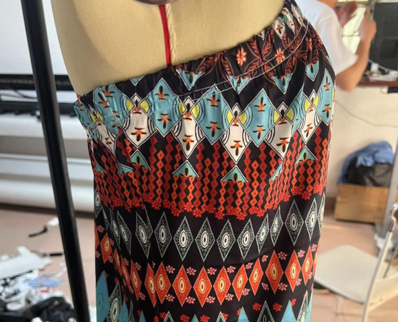 Regata Feminina Estampada com Decote Transpassado