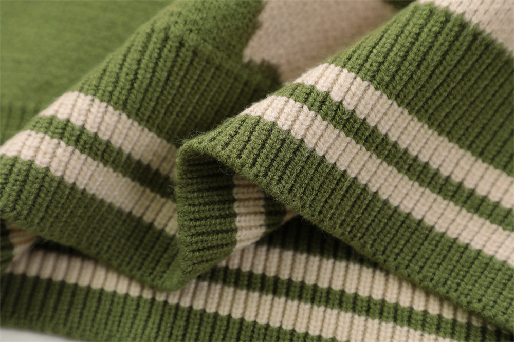 Round Neck Knitted Sweater