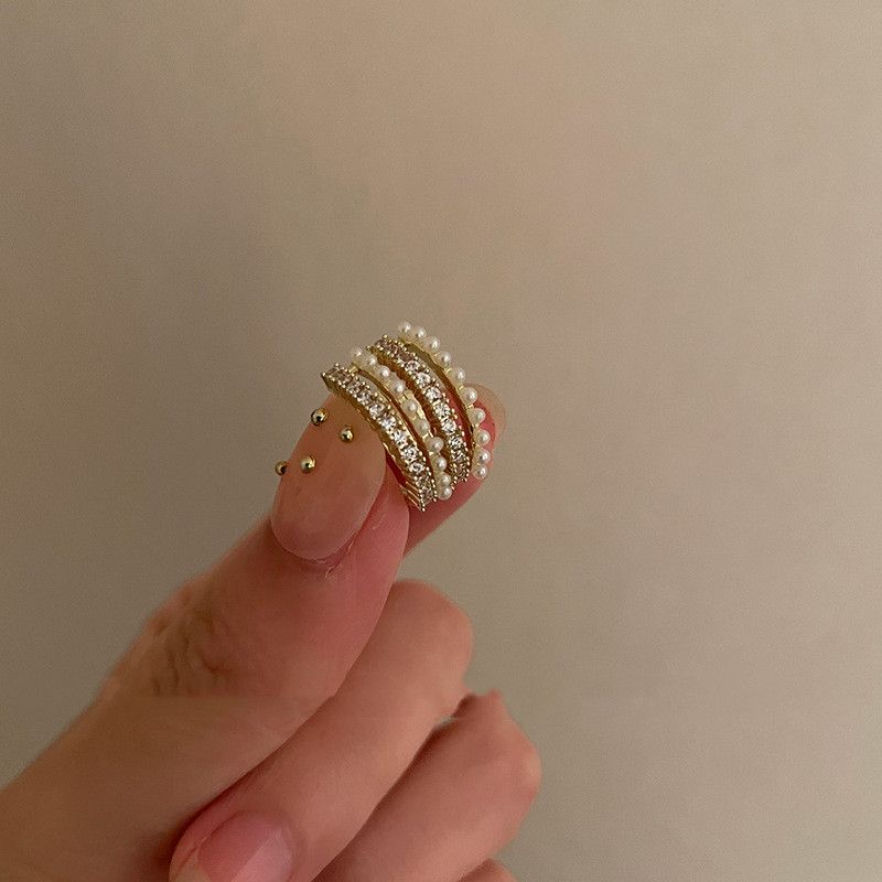 Fashion Simple Ear Bone Clip With Diamonds And Pearls