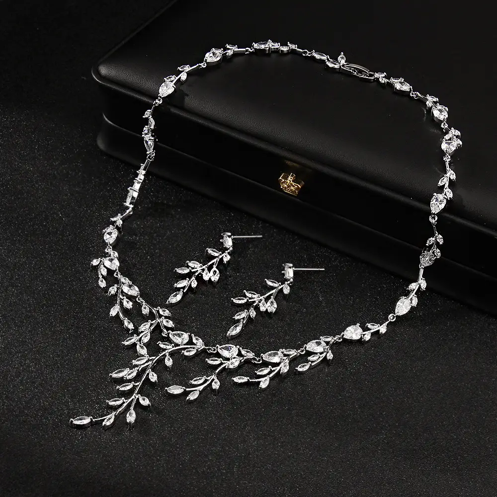 European And American Fashion Minimalist Branch Zircon Necklace