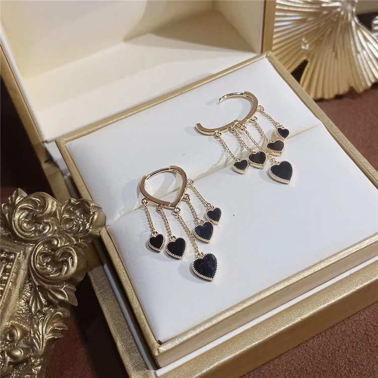 أقراط نسائية بتصميم خاص وعقدة شرابة
