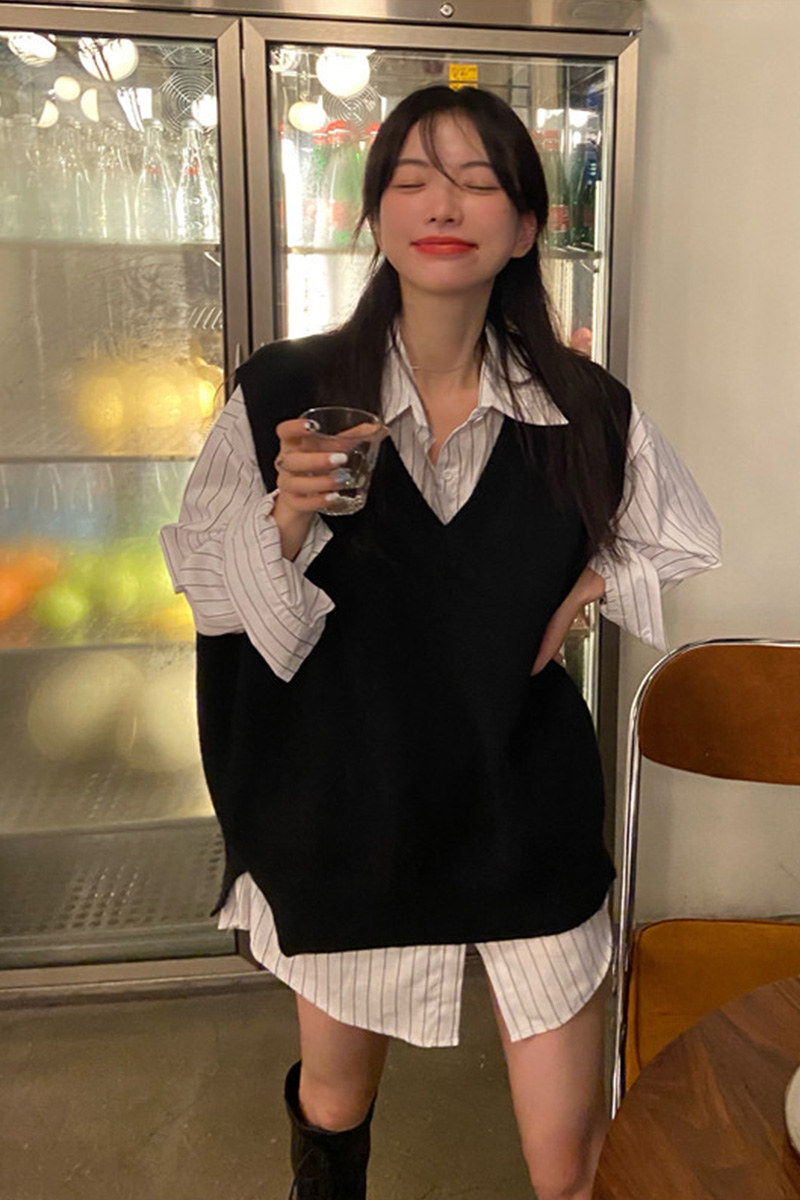 Ladies Black Knit Vest V-Neck Sweater Overlay Shirt