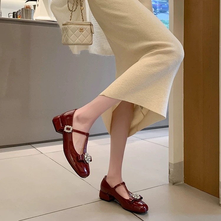 Niche Design SenseT-shaped Single Shoe With Rhinestones For Women 2026 Spring And Autumn New French Style Single Shoe With Mary Zhen Shallow Mouth