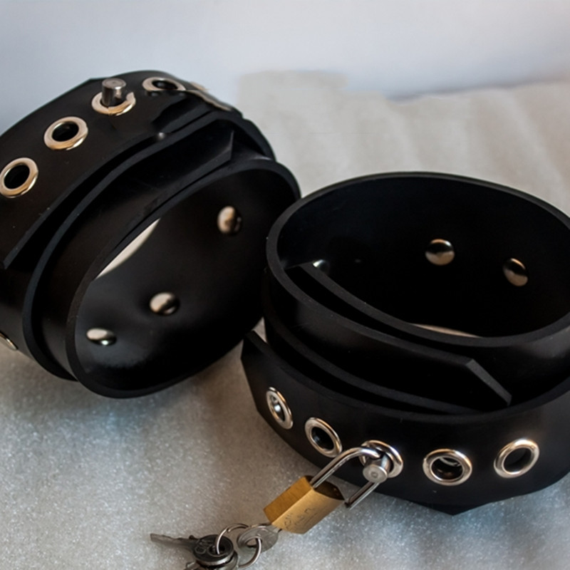 Fashion Pure Handmade Rubber Foot Buckle