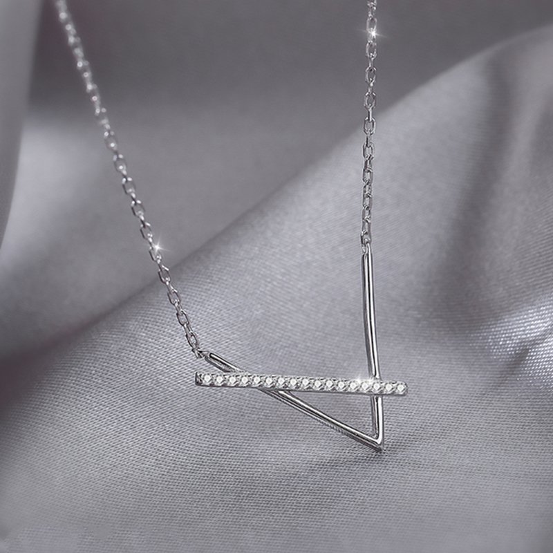 V Letter Geometric Necklace S925 Sterling Silver Light Luxury Niche