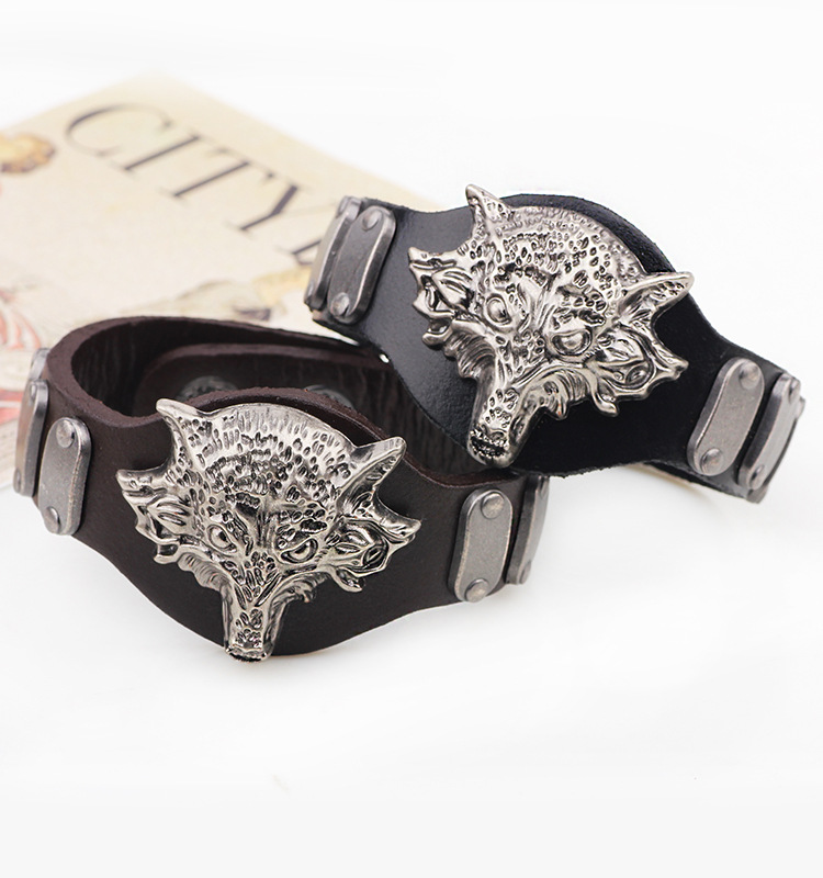 Fashion Wolf Totem Rivet Leather Bracelet