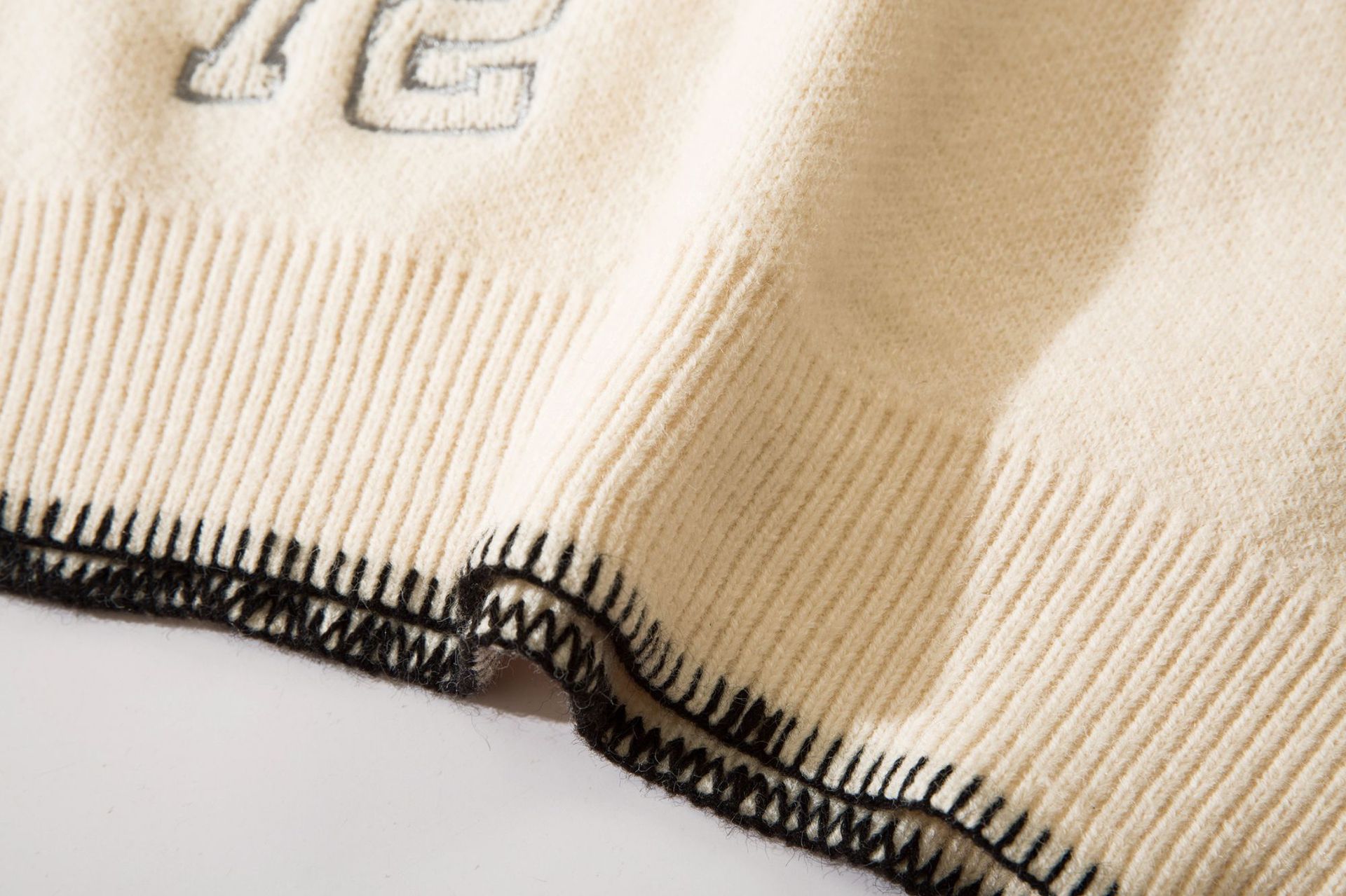 Embroidered V-neck Loose Vest Sweater For Men