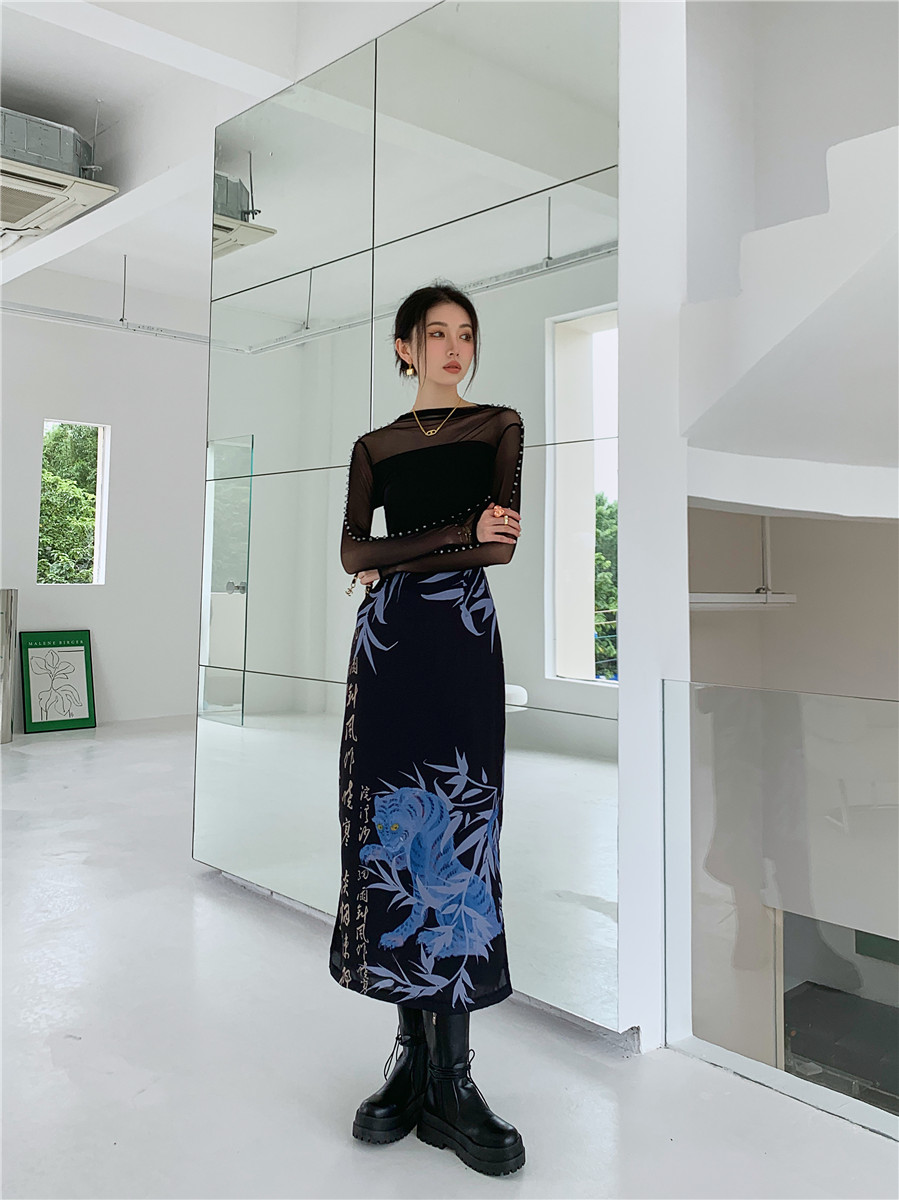 Ladies Black Hewu Bamboo Leaf Print Slit High Waist Skirt