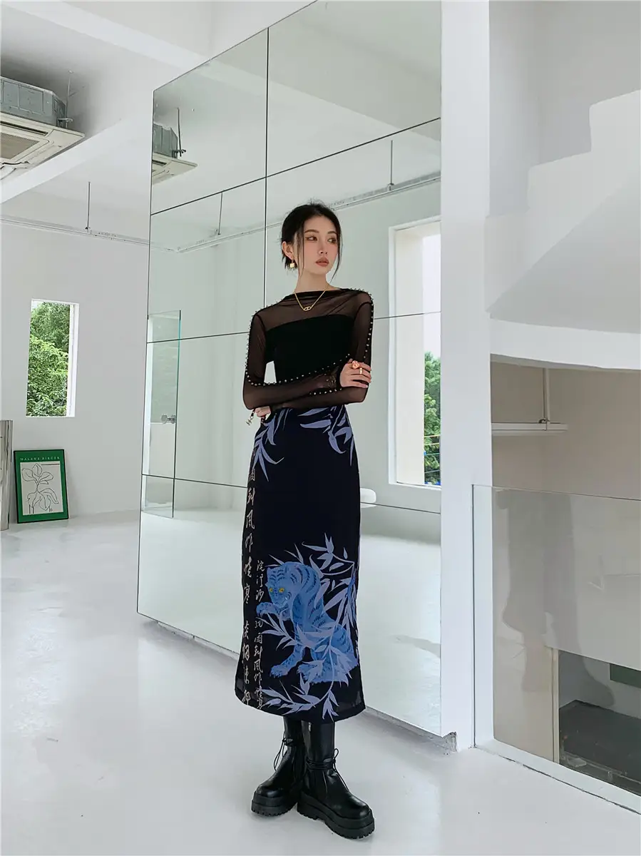 Ladies Black Hewu Bamboo Leaf Print Slit High Waist Skirt