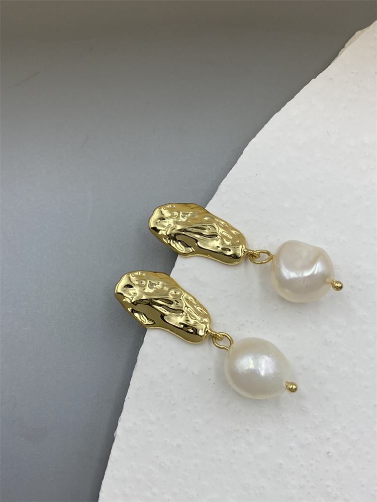 French Natural Pearl Earrings Temperament Commuter Elegant Delicate