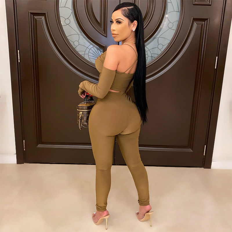 Outfit With Long Sleeves And Strapless Straps