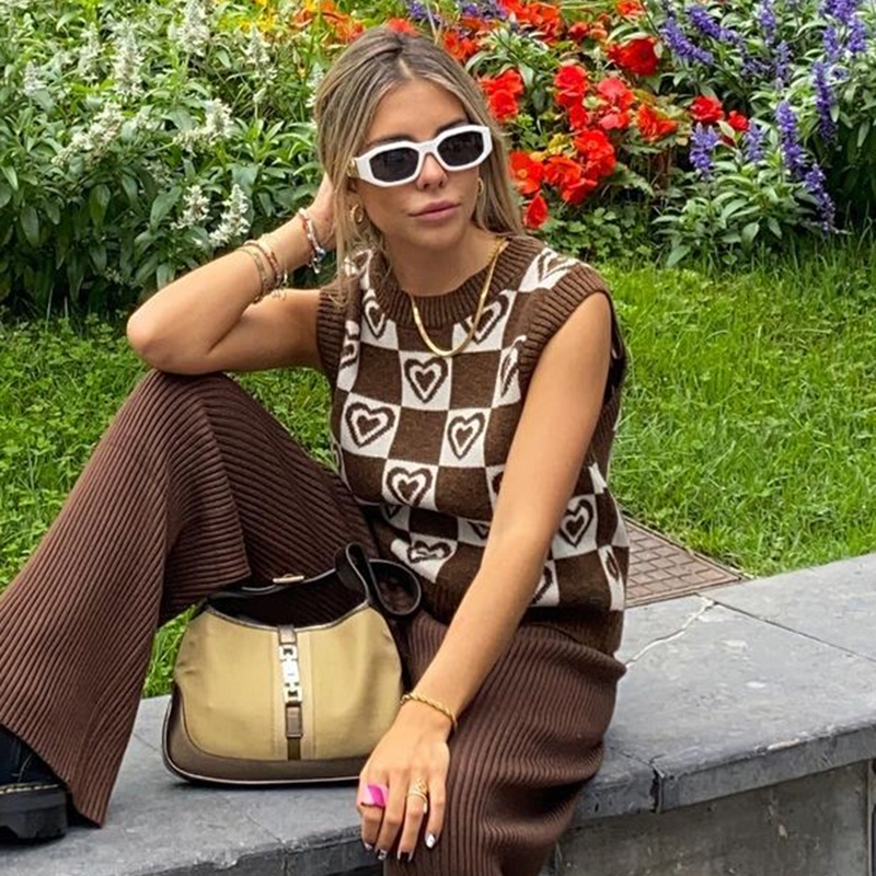 Girl's Retro Plaid Sweater Cute Knit Cardigan Sleeveless Heart-shaped College Wind Mini