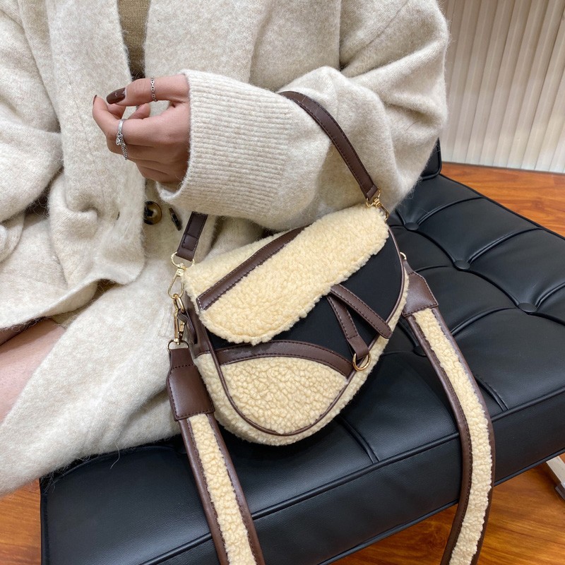 One-shoulder Messenger Underarm Bag Korean Style Plush Stitching Literary Female