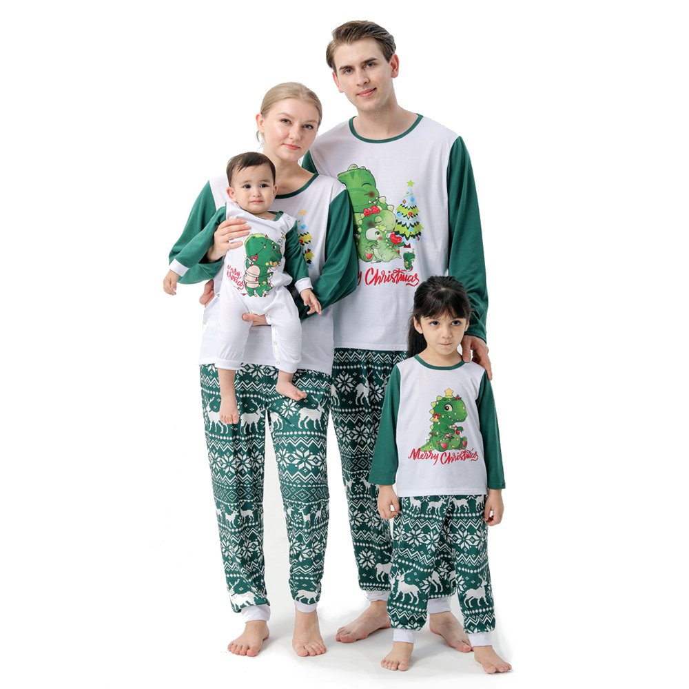 Title 6, Family European And American Christmas Parent-c...