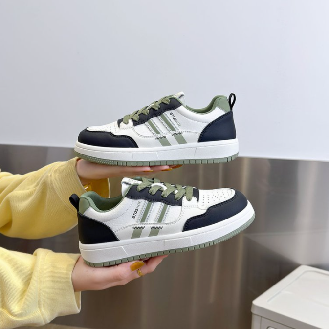 Trending Versatile Platform Height Increasing Skate Sneakers Women, 2026 Autumn New Arrival Fashionable Breathable Lightweight Casual Comfortable White Sneakers