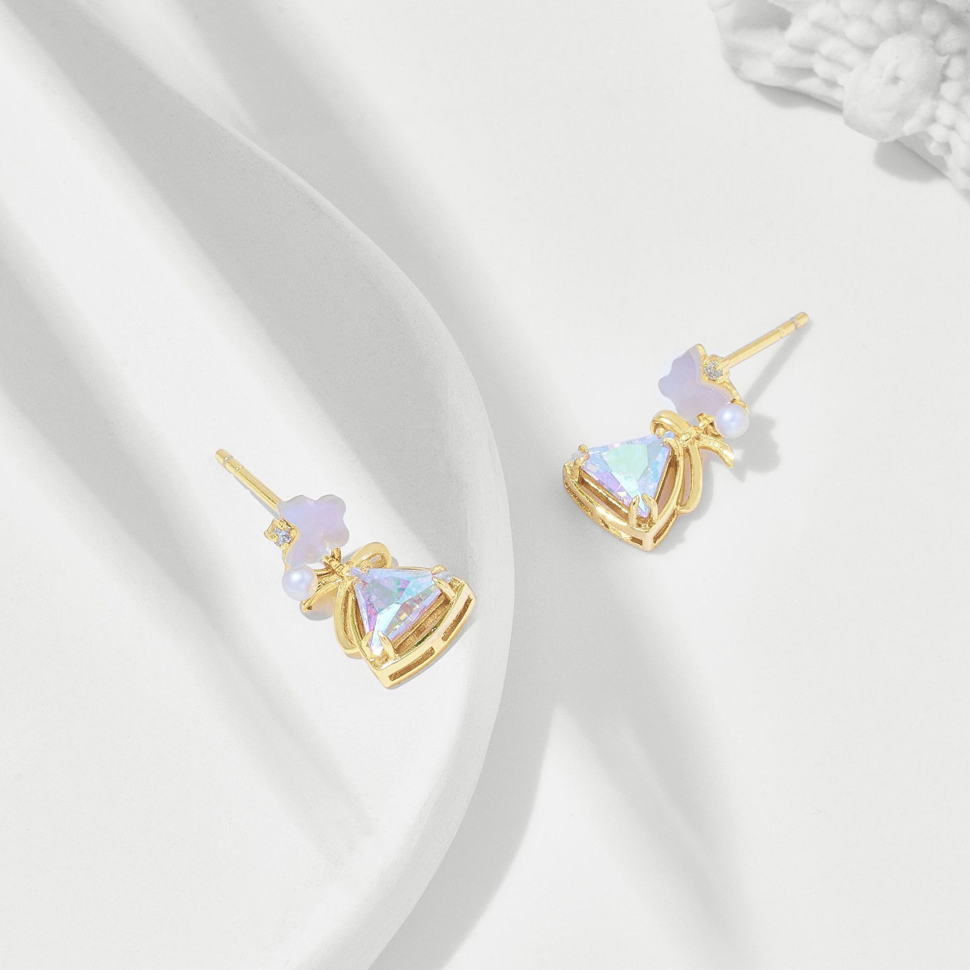 New White Shellfish Butterfly Earrings