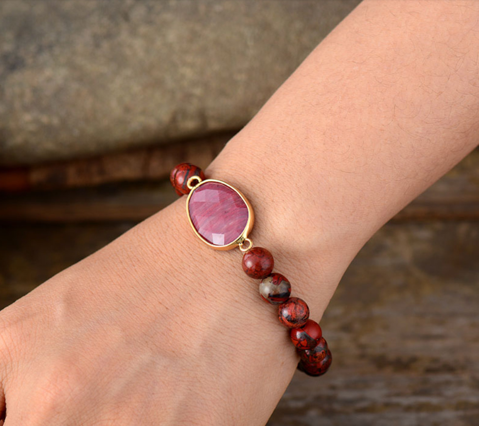 Red Grain Faceted Stone Elastic Bracelet