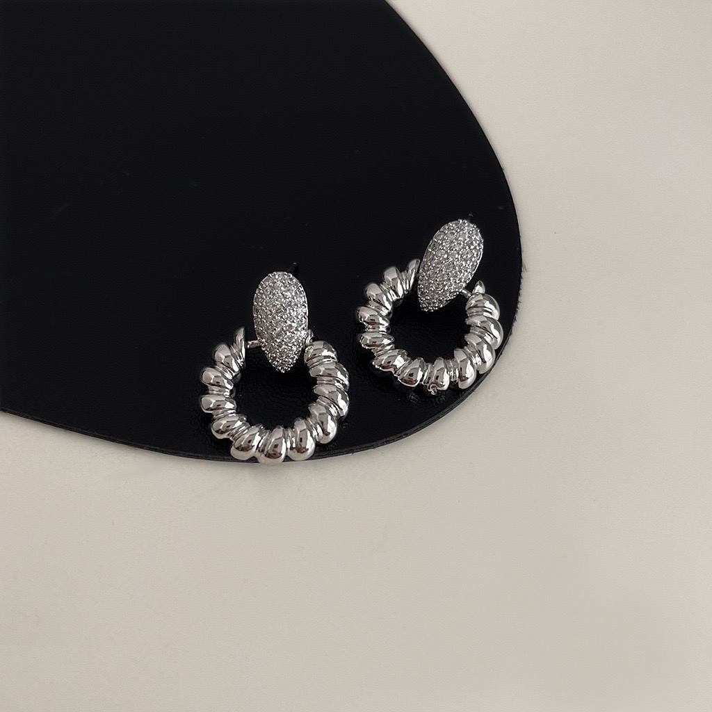 Retro Niche Design Earrings For Women Geometric Metal Hoop Earrings Statement Elegant