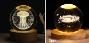 Kleine nachtlamp met kristallen bol, sterrenhemel en planeten – massiefhouten lampvoet, zonnestelsel 6 cm, 2 stuks