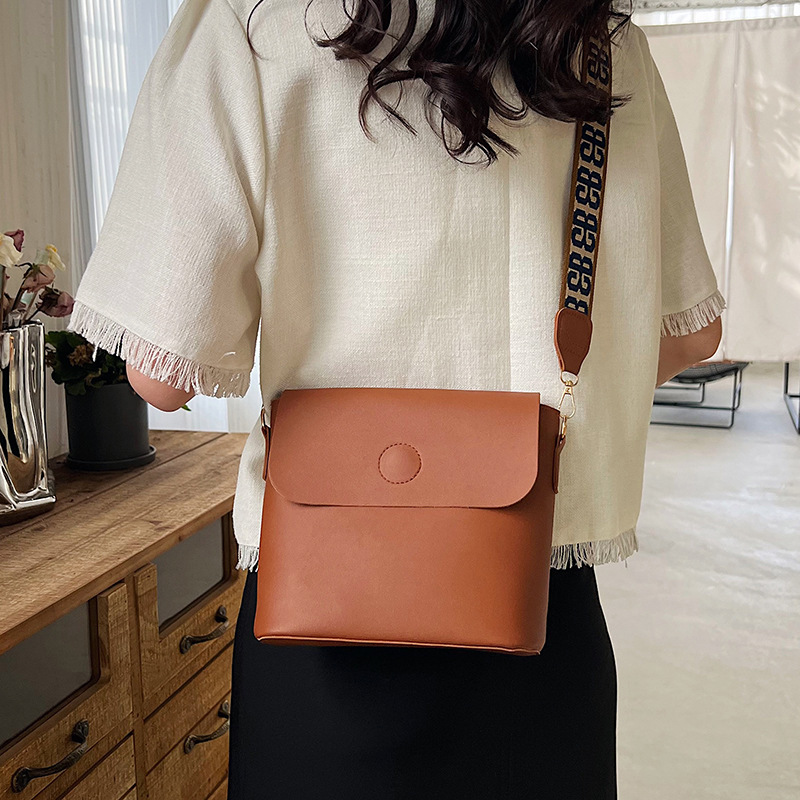 Retro Fashion PU Messenger Temperament Western Style Shoulder Bag