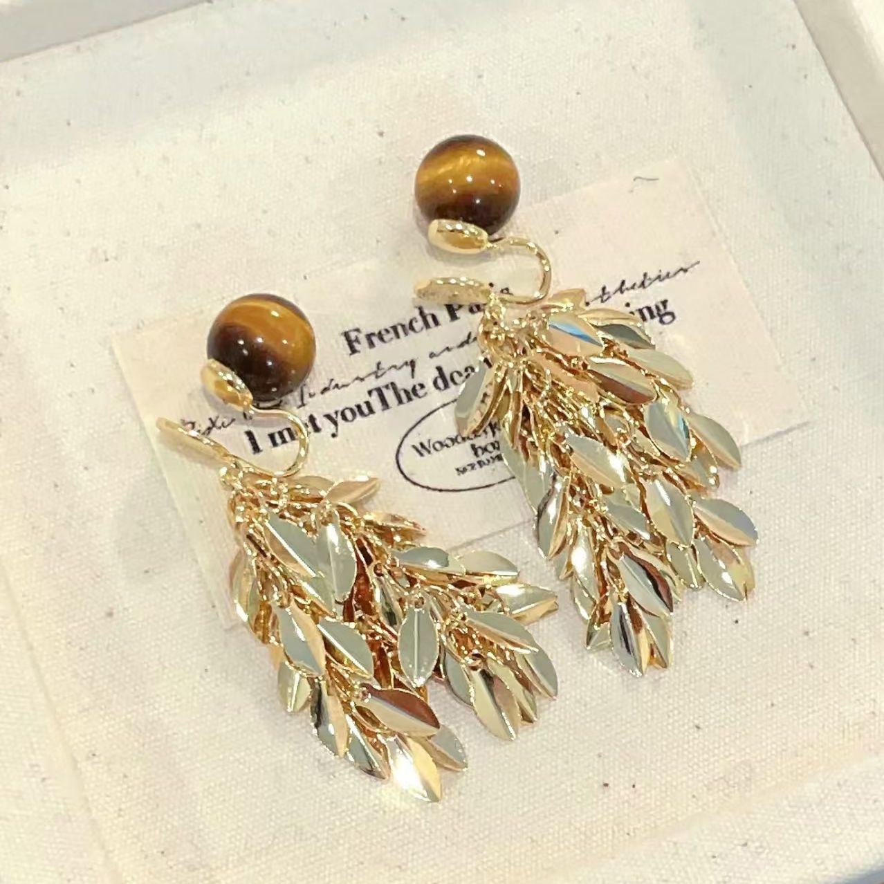 Clip Earring Gold con Tasselli di WHEAT, Nuovo Trend, Gioielli di Lusso per Donne