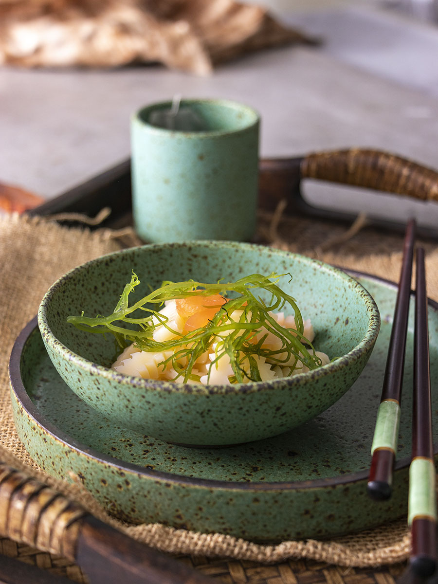 وعاء يدوي الصنع من الفخار الحجري القديم بتصميم إبداعي