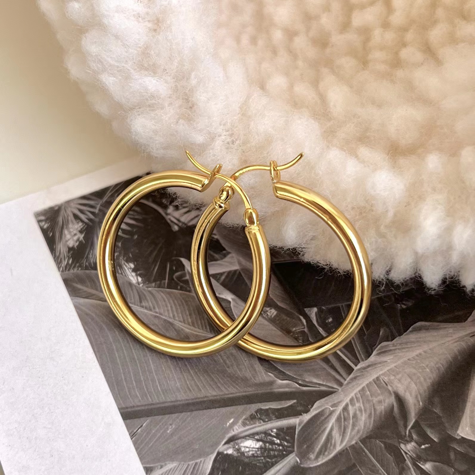 Silver Classic Versatile Glossy Earring Diameter