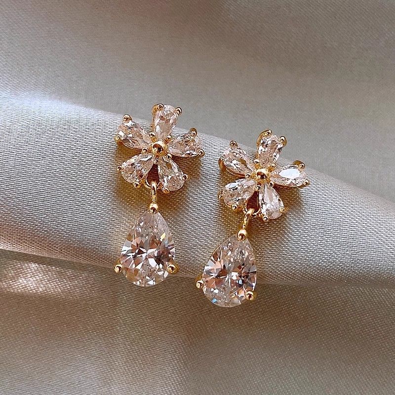 New Teardrop Floral Stud Earrings For Women, Light Luxury High-End Temperament Earrings, Niche Designer Fashion Ear Jewelry