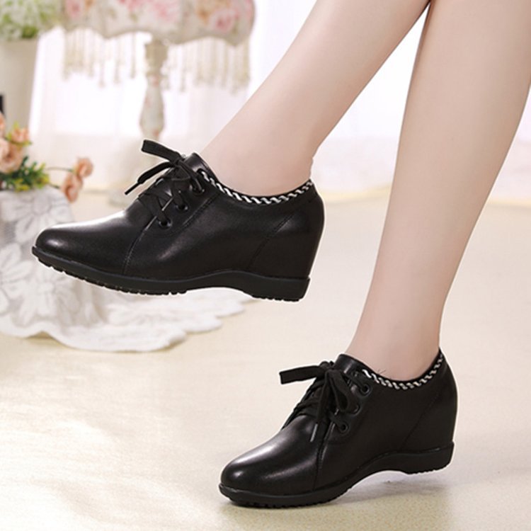 Title 2, Fashion Round Toe Lace Up Flat Rubber Women