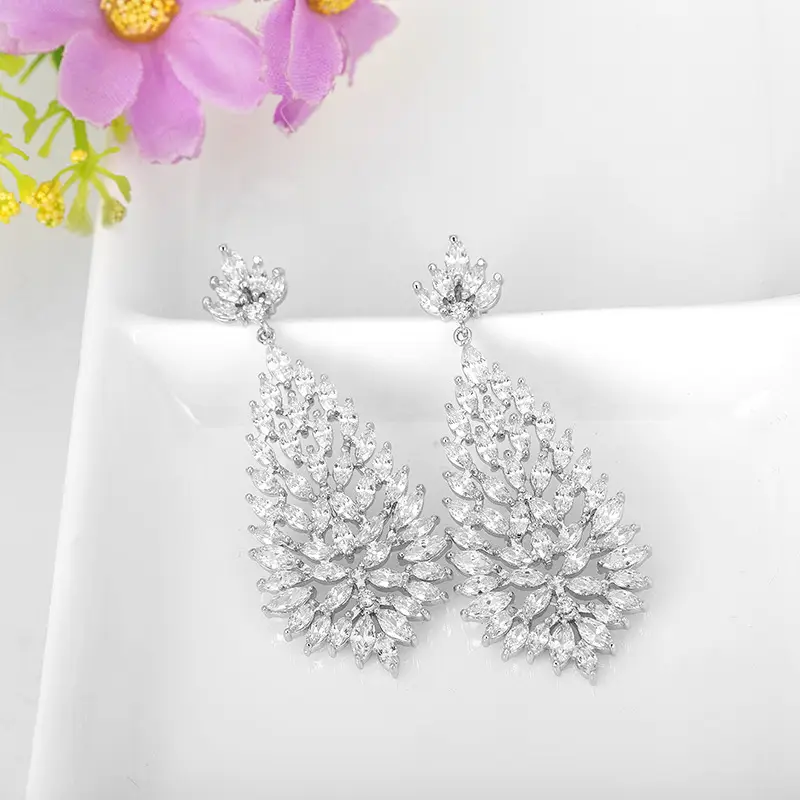 Bride Fashion Dinner Small Audience Jewelry