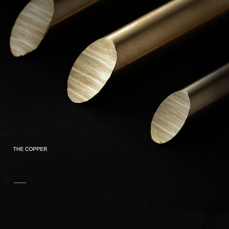 ثريا نوردية حديثة بسيطة بتصميم كريستالي ونحاس كامل - إضاءة فاخرة