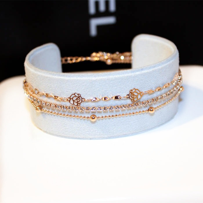 Fashionable And Exquisite Gold Inlaid Rhinestone Hollow Flower Bracelet