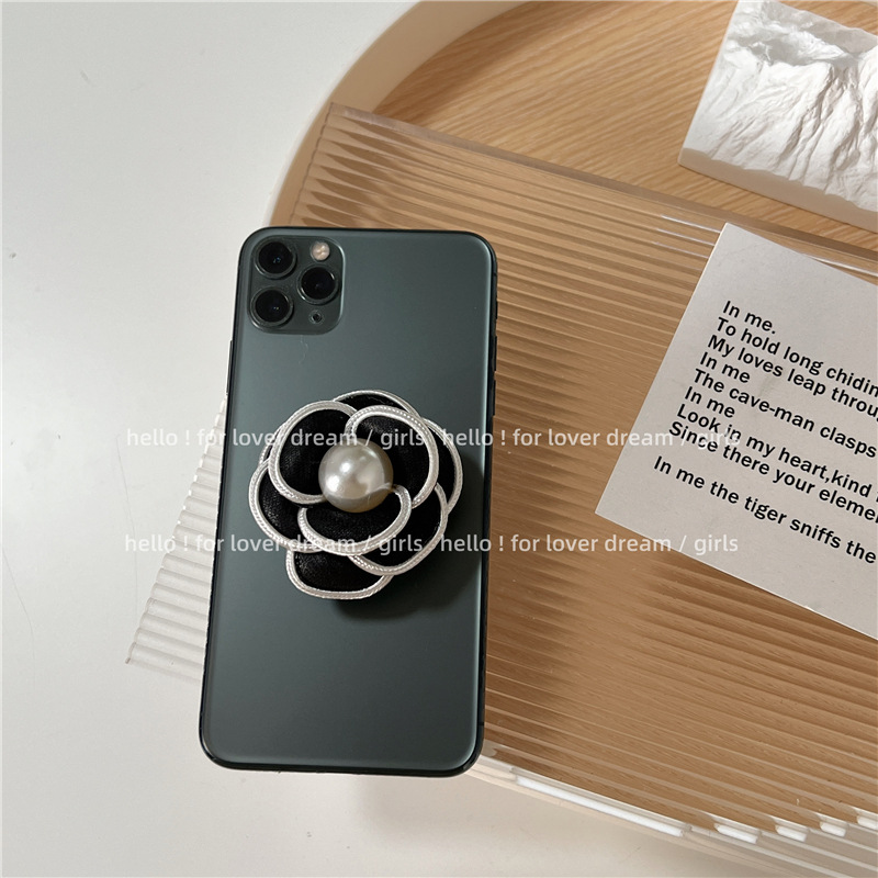 Temperament Versatile Pearl Camellia Phone Holder - Image 2