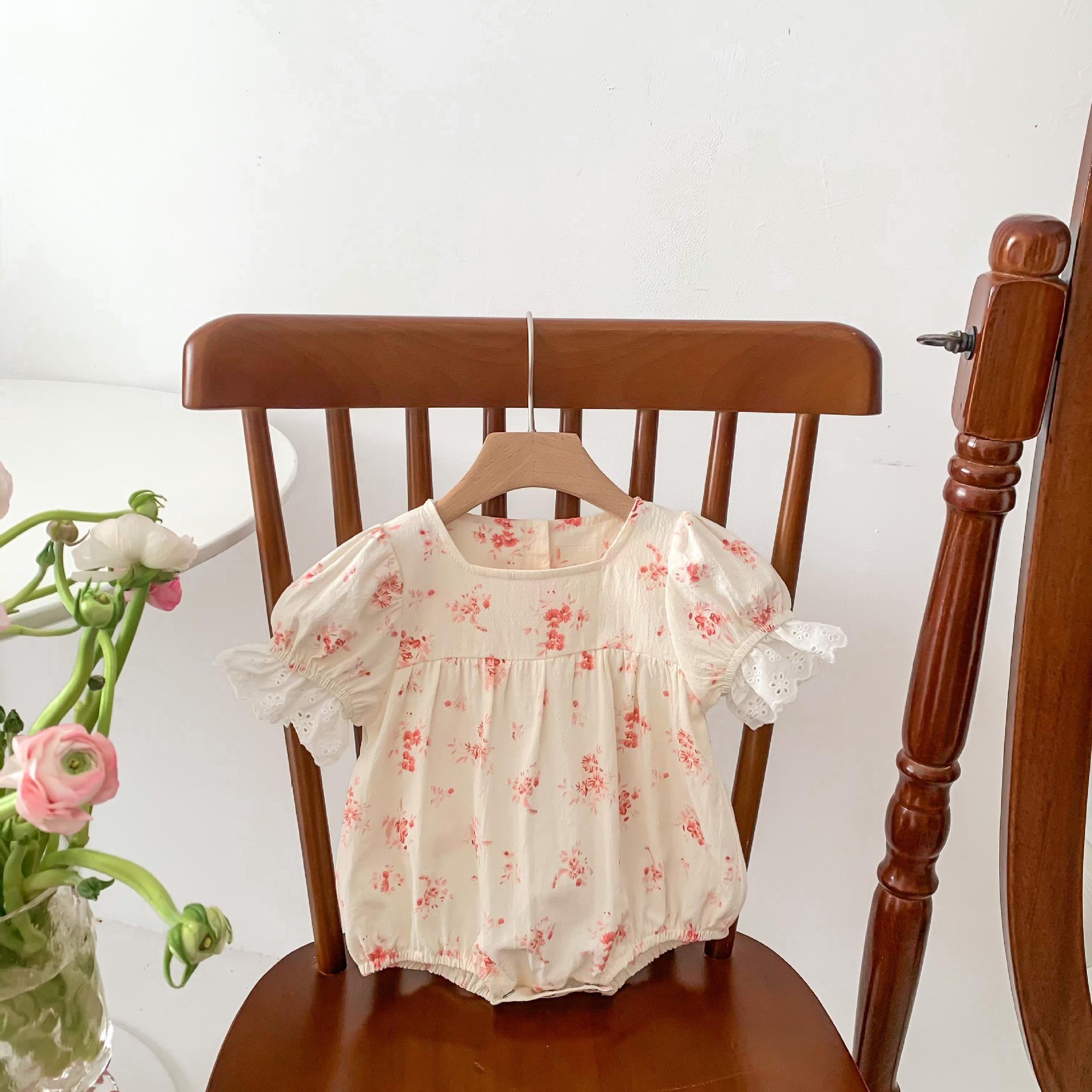 Foreign Style Floral Lace Short Sleeve Triangle Jumpsuit