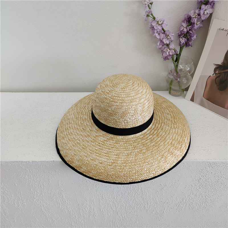 Rimmed dome hat black straw