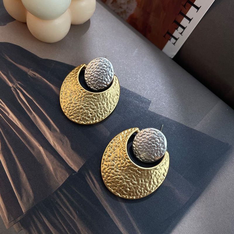 Stylish Retro Exaggerated Contrast Earrings