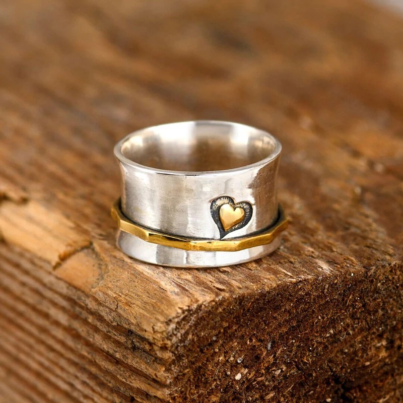 Simple Retro Heart To Ladies Rotatable Ring