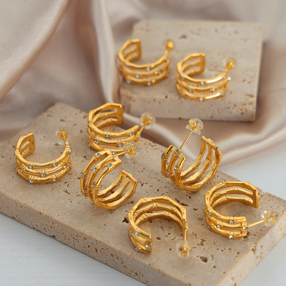 Europe And The United States New Fashion Senior Sense Of Light Luxury Niche Design C-shaped Earrings Hollowed Out Versatile Simple Diamond Earrings