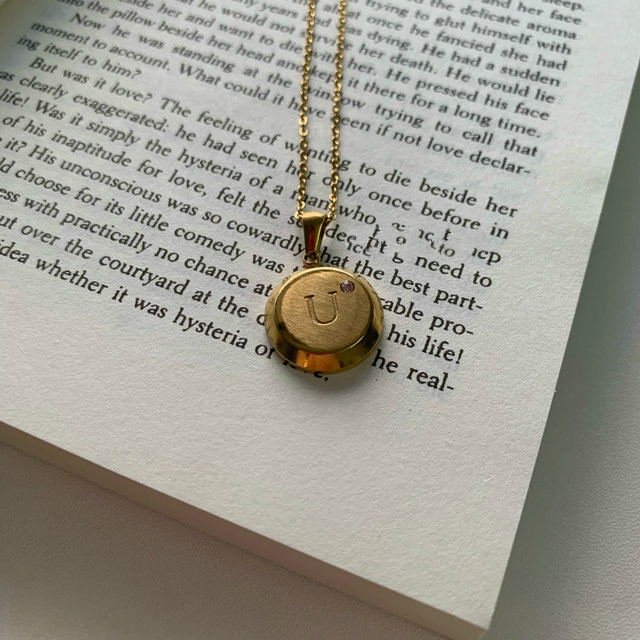 Round Plaque 26 Letters Pendant Necklace Titanium Steel Inlaid Zircon