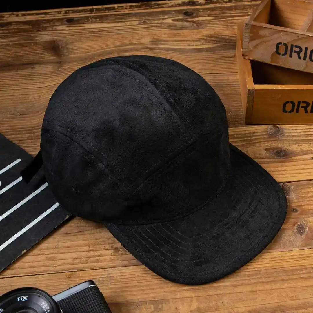 New Men's And Women's Solid-color Soft-top Stylish Casual Short-brim Baseball Caps For Couples To Go Out And Have Fun Together.