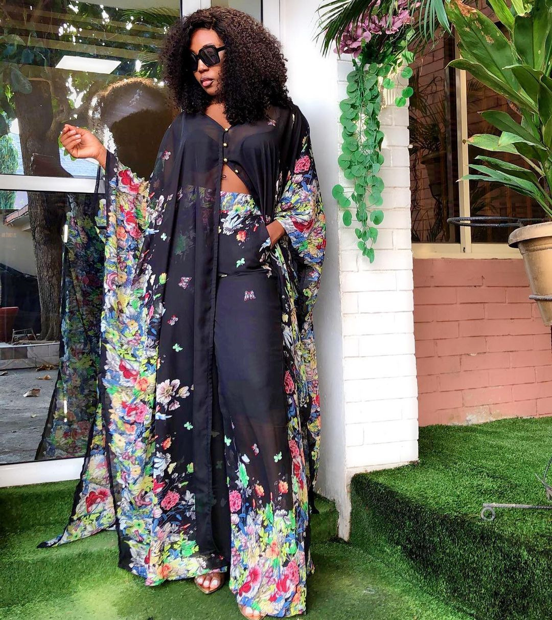 Ensemble robe et pantalon de couleur africaine